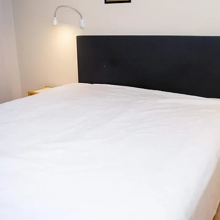 8 Person In Struer-by Traum *