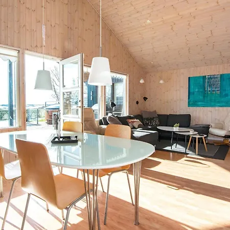 8 Person In Struer-by Traum