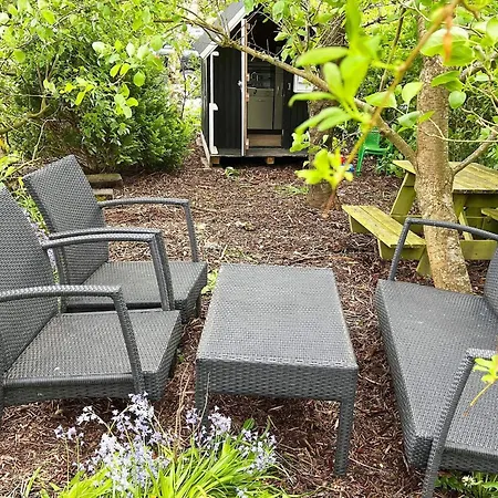 8 Person In Struer-by Traum Nyaraló *