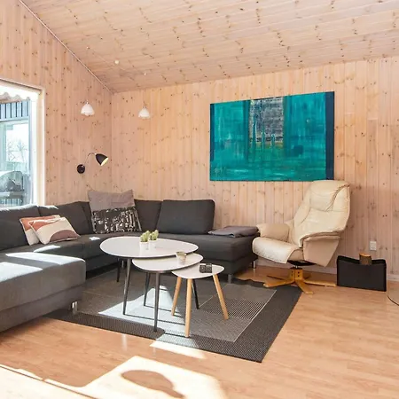 8 Person In Struer-by Traum * Struer