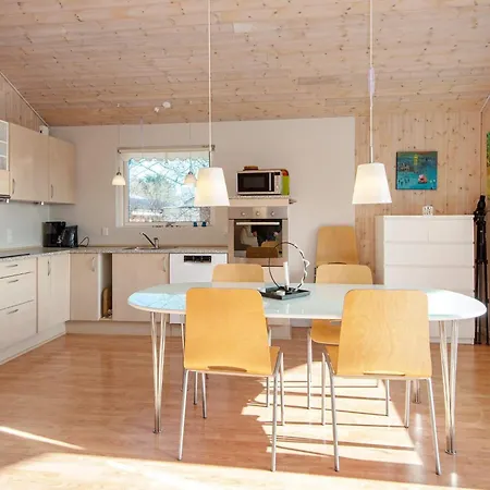 8 Person In Struer-by Traum